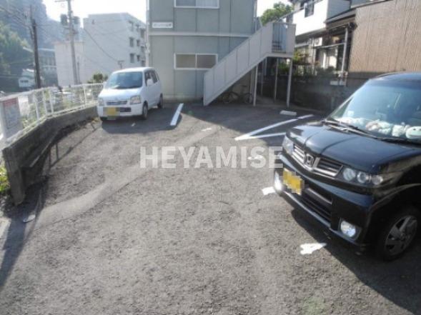 【グリーンハイツ川平の駐車場】