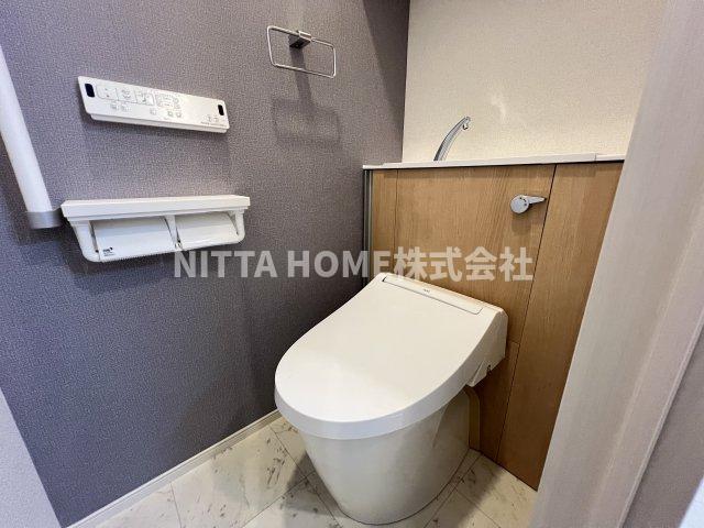 トイレ　温水洗浄付きのトイレです＊