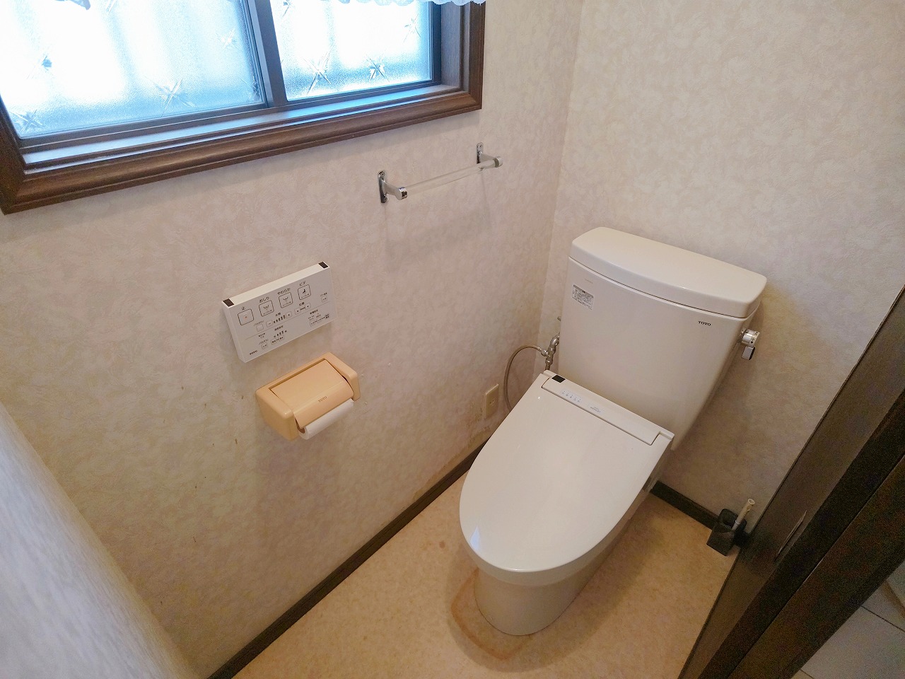 西大井戸建のトイレ写真