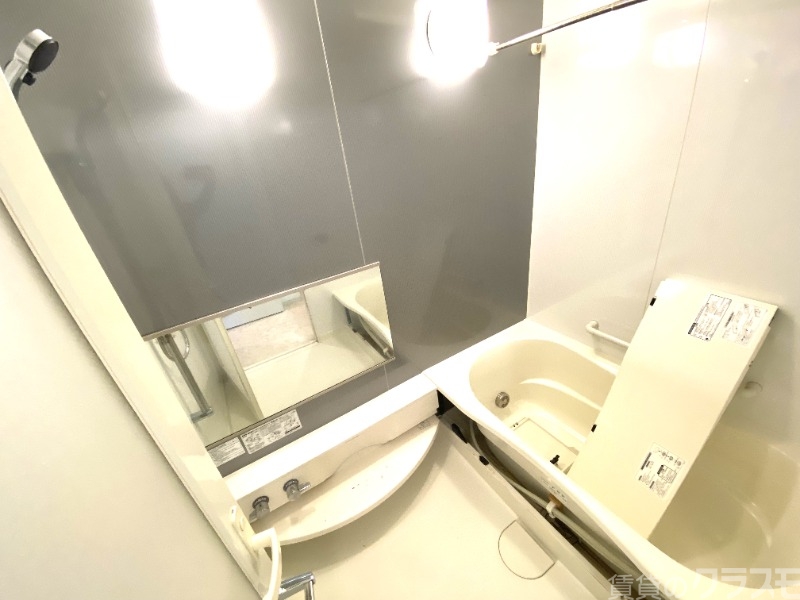 バス・シャワールーム　浴室乾燥機付きのバスルームです。