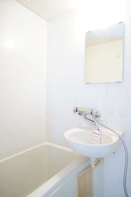 バス・シャワールーム　洗面ボウル付きのバスルーム★