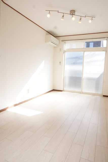 居室・リビング　日当たり良好な南向き７．５帖洋室★