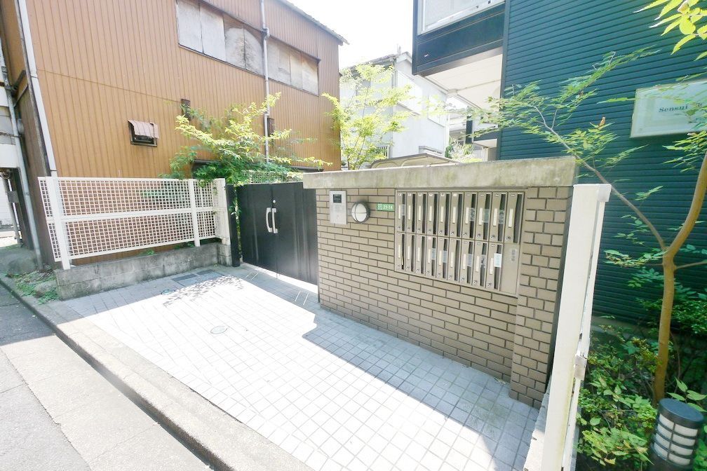 エントランス　敷地内駐輪場