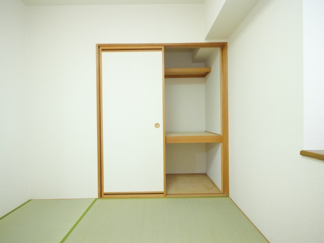 ドミ曙第2の収納