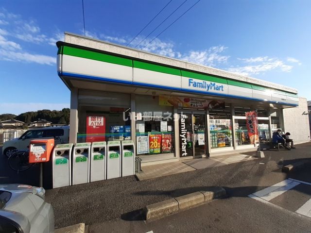 コンビニ　ファミリーマート 本渡亀川店（コンビニ）まで555m
