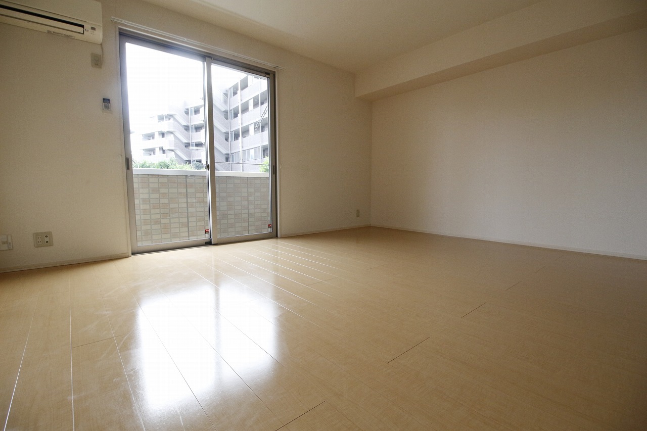 居室・リビング　同物件、別タイプの部屋の写真です