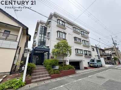 建物外観　インターホンはカメラ付きでセキュリティ面も安心です。