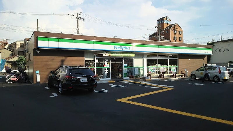 コンビニ　ファミリーマート 岸里東二丁目店（コンビニ）まで412m