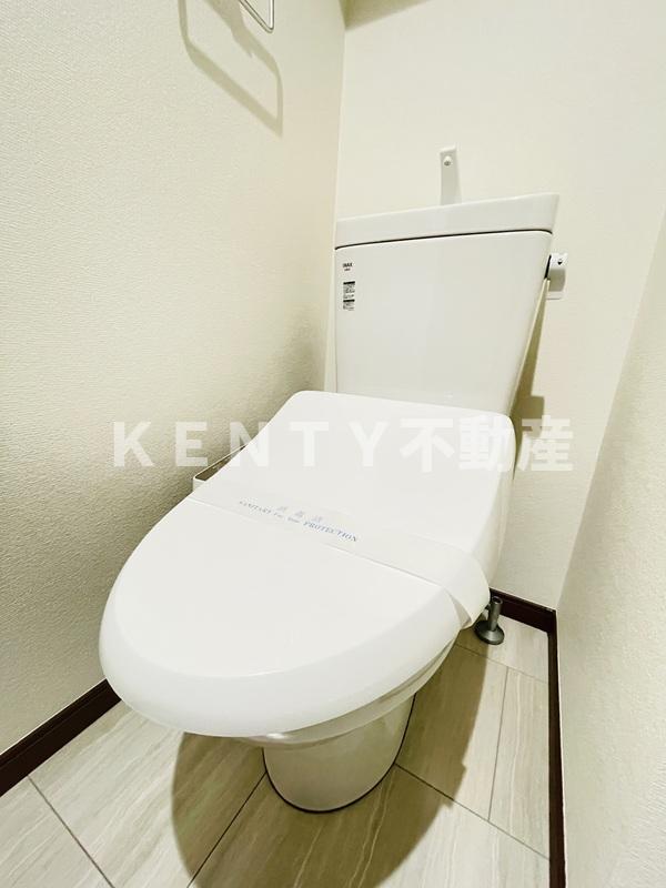 トイレ　落ち着いた色調のトイレです