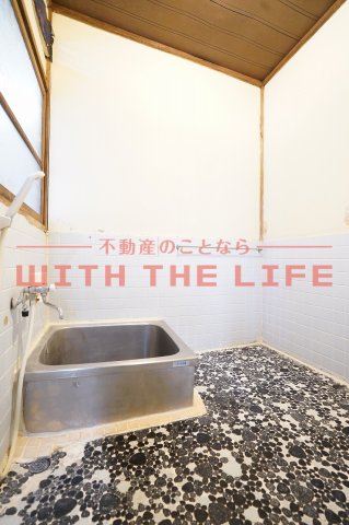 バス・シャワールーム　落ち着いた空間のお風呂です