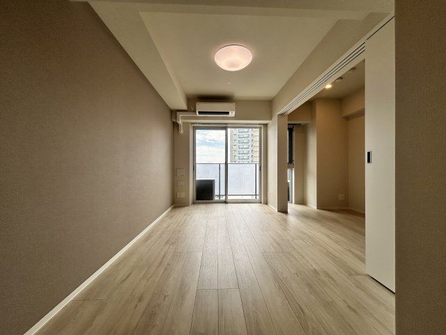 居室・リビング　こちらの居間で趣味の時間をお楽しみください