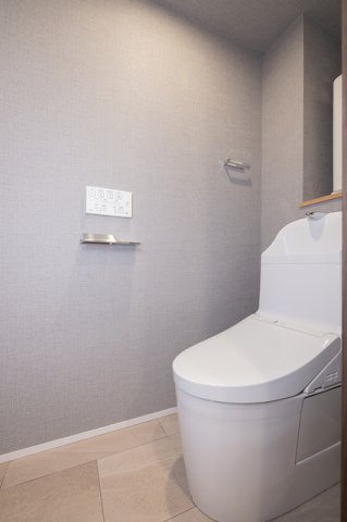 トイレ　※写真は同タイプ住戸です。