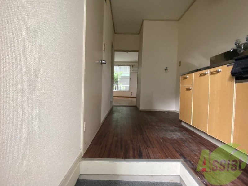 玄関　玄関から撮影しました。敷居が高くなくて安心ですね。