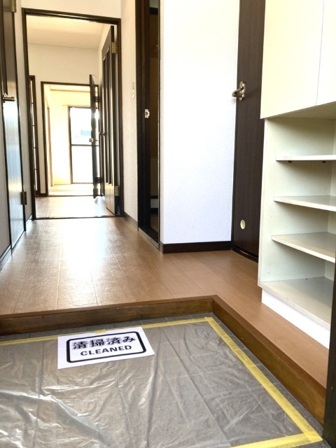 玄関　リフォーム中の為、同物件別室