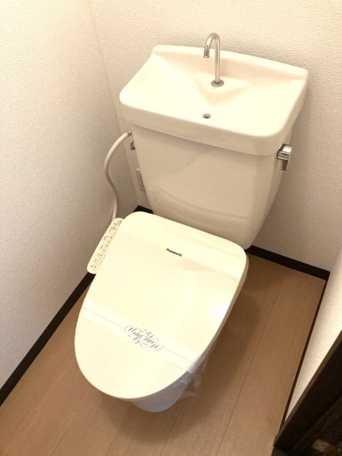 トイレ　リフォーム中の為、同物件別室