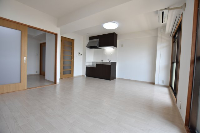 居室・リビング　別号室の画像です。ご参考下さい。