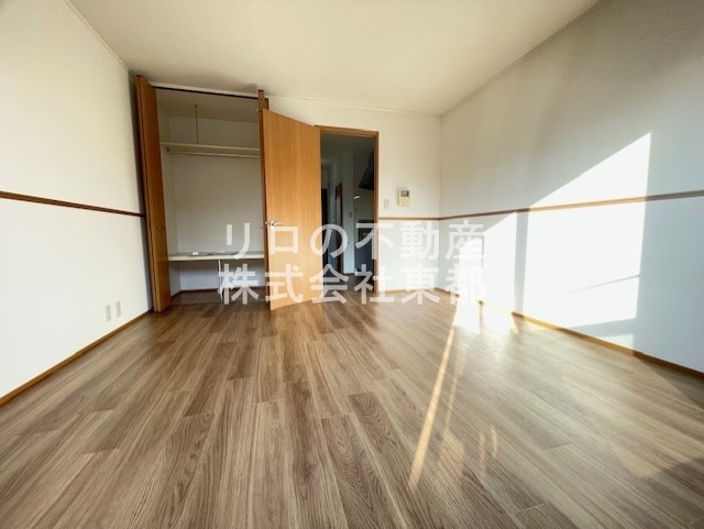 その他部屋・スペース　室内は落ち着いた温もりを感じるフローリングです☆