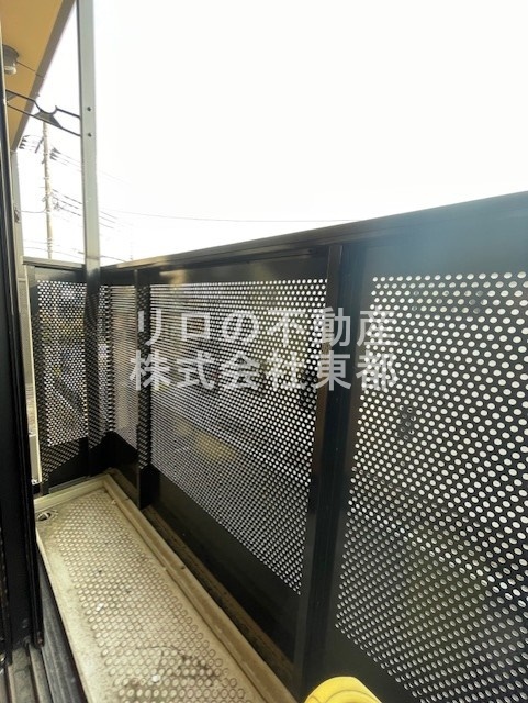 バルコニー　バルコニーがあるので洗濯物を太陽の下で干すことができます♪