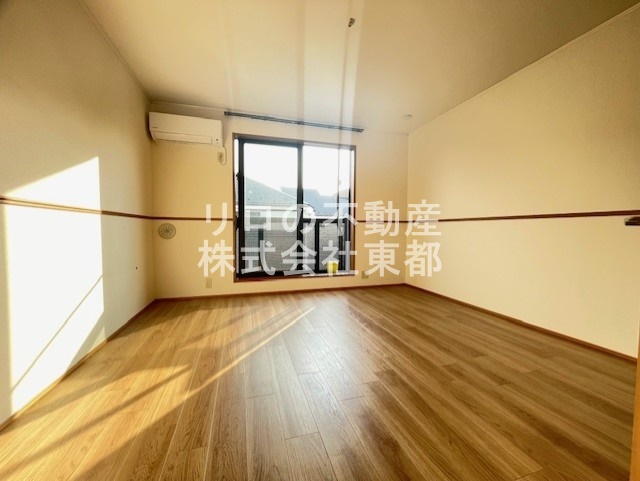 居室・リビング　南西向きで日当たり良好なお部屋！暖かな日差しが入ります♪