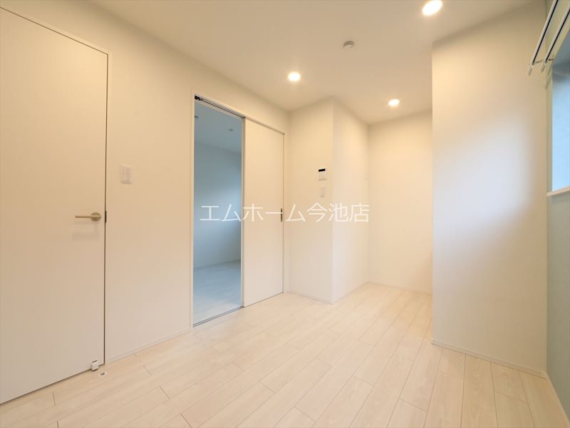 その他　DK6.0帖　エアコン付　換気良好　バルコニーに面しています