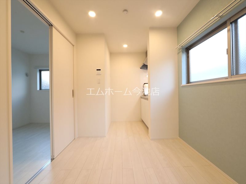 居室・リビング　DK6.0帖　エアコン付　換気良好　バルコニーに面しています