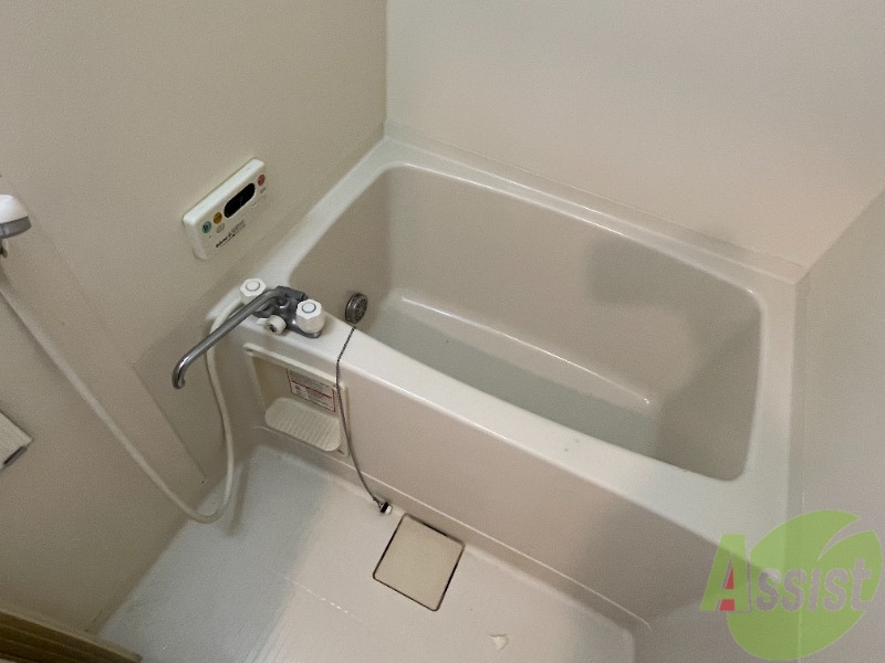 バス・シャワールーム　追い焚き機能が付いているのでいつでも温かいお風呂に入れますよ