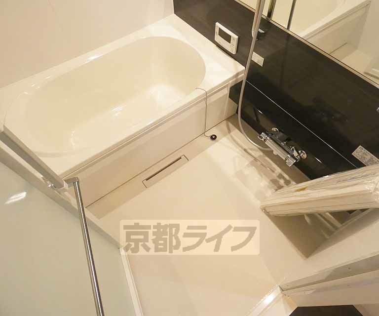 バス・シャワールーム　高級感のあるバスルーム。