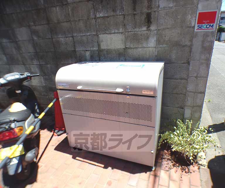 その他　共用ゴミ箱です。