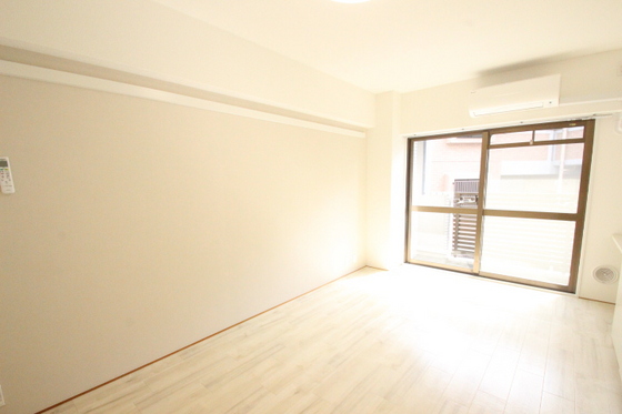 居室・リビング　※別部屋の写真です