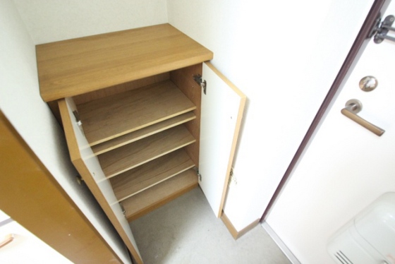 玄関　※別部屋の写真です