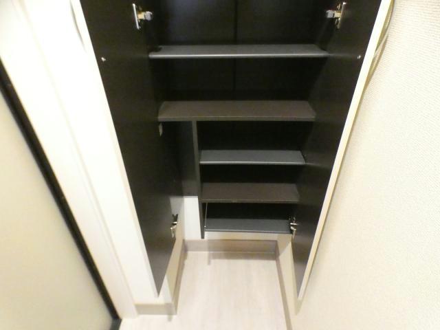 玄関　102