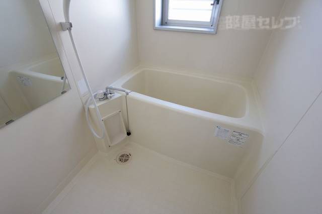 バス・シャワールーム　お風呂場も明るいです。