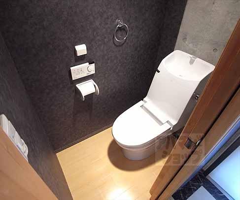 ロイヤルステージ京都佐井六角のトイレ写真