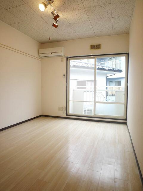 居室・リビング　居間です