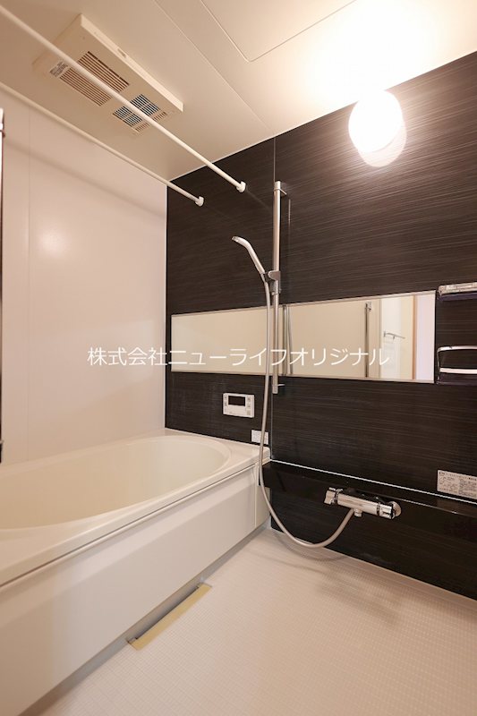 バス・シャワールーム　追焚機能はもちろん浴室乾燥機付きです！