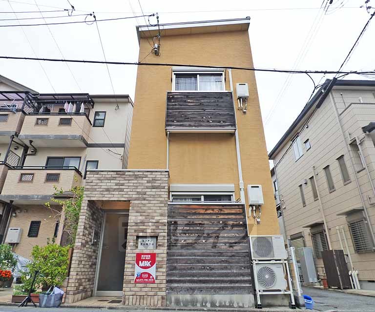 その他共有部分　建物入口です。