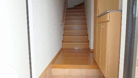 玄関　大きな下駄箱で沢山の靴が収納できる玄関♪（イメージ）