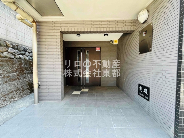 エントランス　こちらから入ります