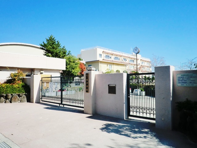 中学校　茨木市立東中学校（中学校）まで706m