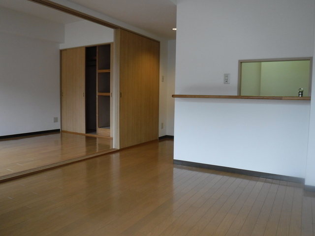 居室・リビング　☆明るい居間☆