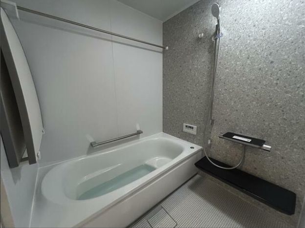 バス・シャワールーム　追い焚き・浴室乾燥機付きのお風呂です♪