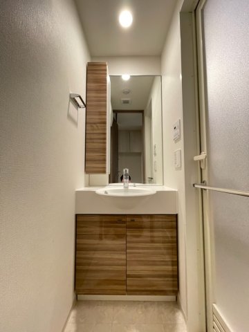 洗面設備　朝の身支度には欠かせない独立洗面化粧台