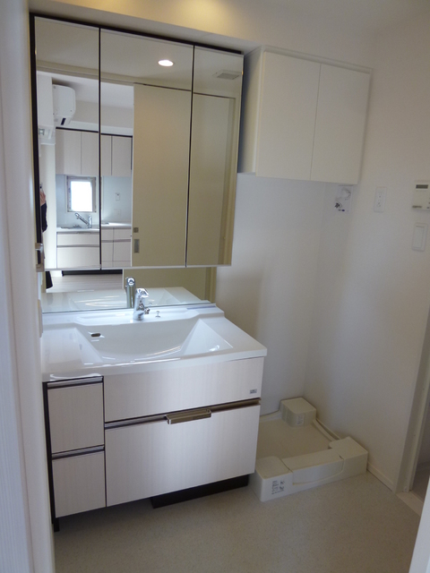 洗面設備　★三面鏡付きの独立洗面台★