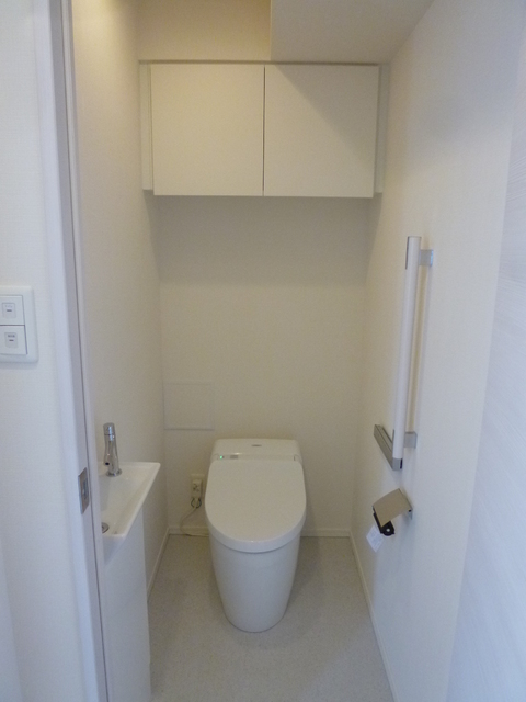 トイレ　★温水洗浄便座付きタンクレストイレ★