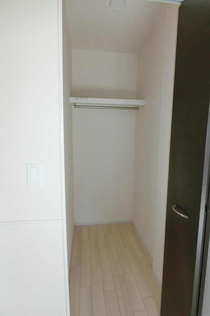 収納　同型物件の写真です。配色に違いあり