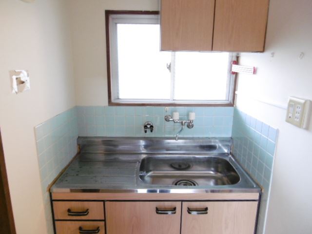 キッチン　窓もあり明るいキッチンです