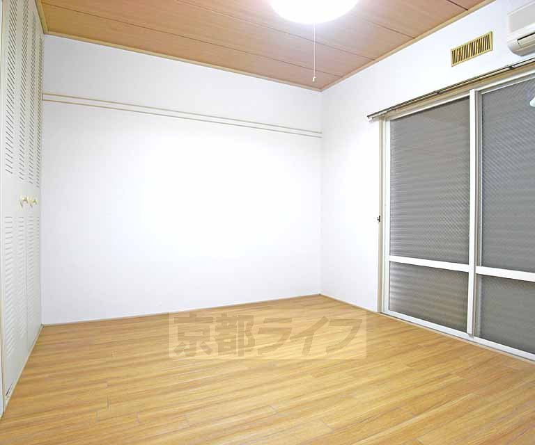 居室・リビング　６帖の洋室です。