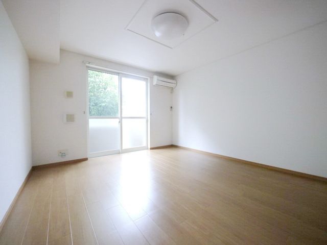 居室・リビング　★日当たりの良い洋室★