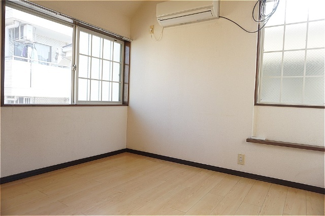 居室・リビング　★角部屋２面採光★