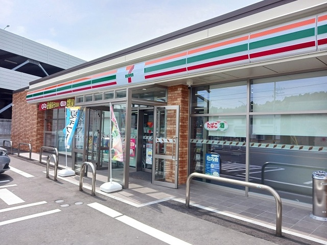 コンビニ　セブンイレブン鳥谷部町店（コンビニ）まで1000m